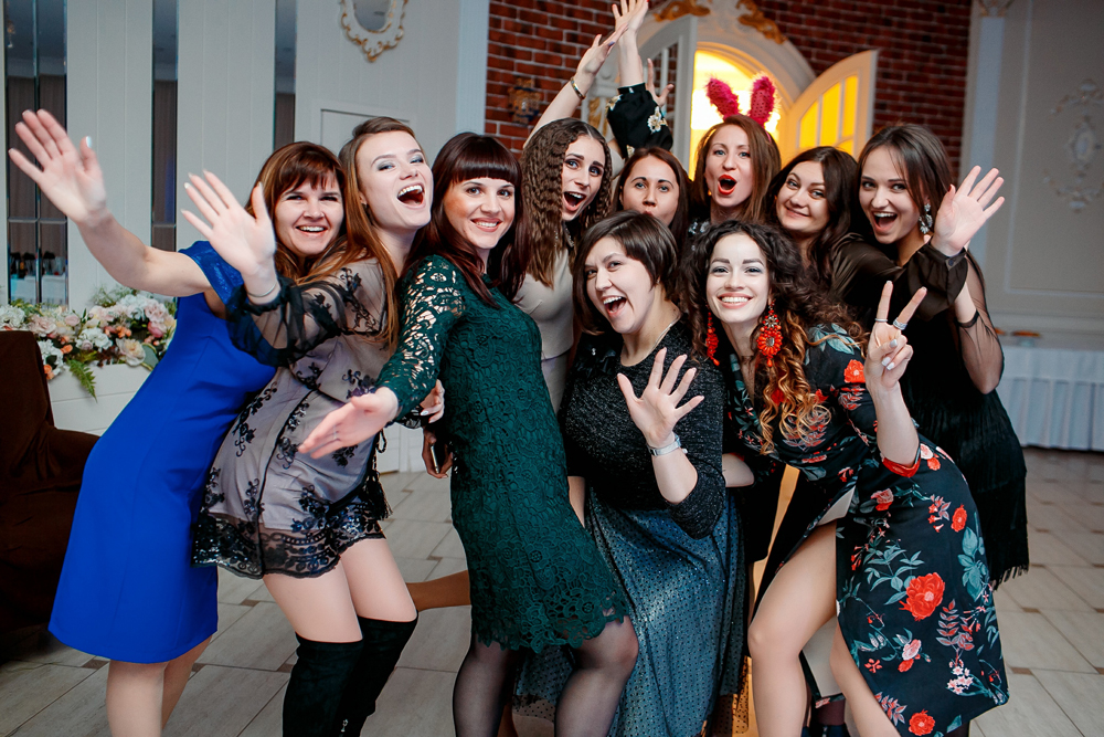 Организация и проведение корпоратива к 8 марта под ключ: авторский сценарий праздника